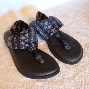 Sanuk Yoga Sling sandals black and white women's size 7